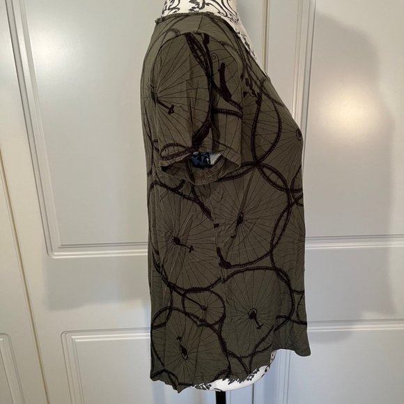 Camouflage green BICYCLE TIRE graphic tee women's size medium - Picture 3 of 4